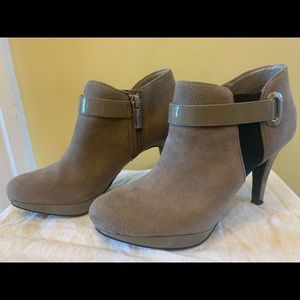 Bandolino suede booties